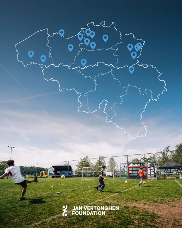 On April 23, we celebrate #Buitenspeeldag🎉 A day to head outside, move, laugh and connect together. 
Thanks to our playgrounds all over Belgium, we give children the space to grow - both literally and figuratively. 🩵